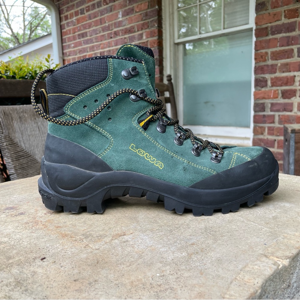 Men’s Lowa Green Suede Hiking Boots with Black Toe Caps - Picture 8 of 16